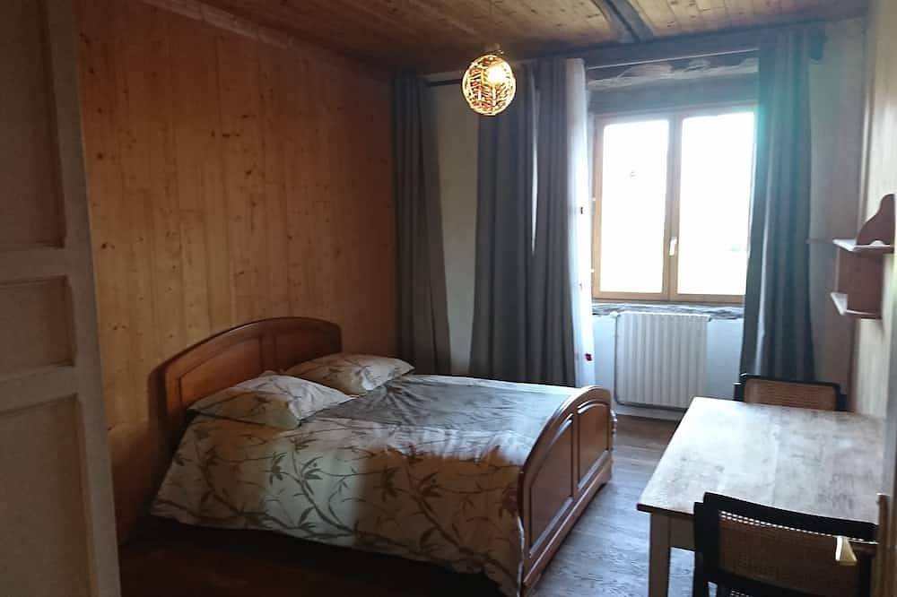 Grande longère authentique en Brocéliande : au calme verdoyant in Maxent, Région de Rennes