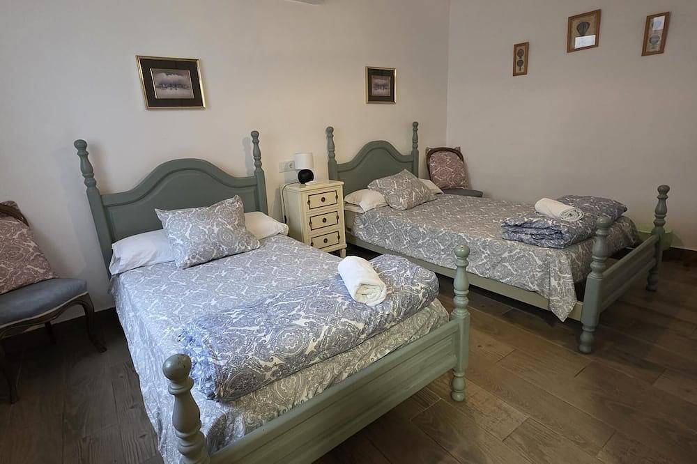 Apartamento entero, V5 atico Casa Castillo Vut 2ª entreplanta by Naturadrada in La Adrada, Provincia de Ávila