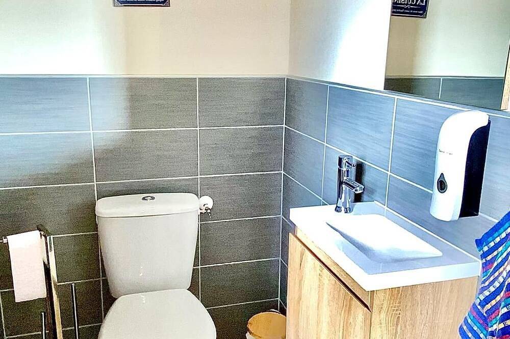 Grande Villa Le Menhir - 4 Bedrooms Lake View & Terrace in Villefranche-de-Panat, Aveyron (desambiguación)