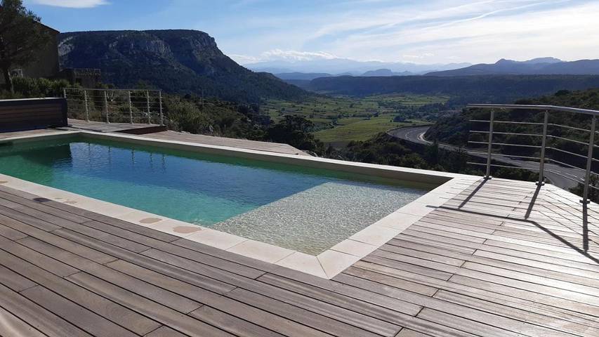 Location de vacances pour 5 personnes, avec vue ainsi que piscine et jardin à Vingrau