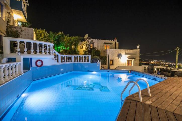 Maison d’hôte pour 10 personnes, avec vue ainsi que piscine et jardin, animaux acceptés à Chersónissos - 4