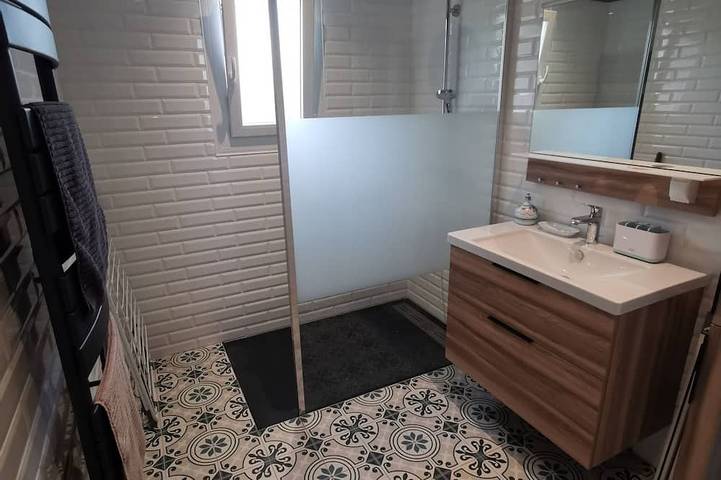 Gîte pour 4 personnes, avec piscine ainsi que jardin et terrasse à Lagord - 3