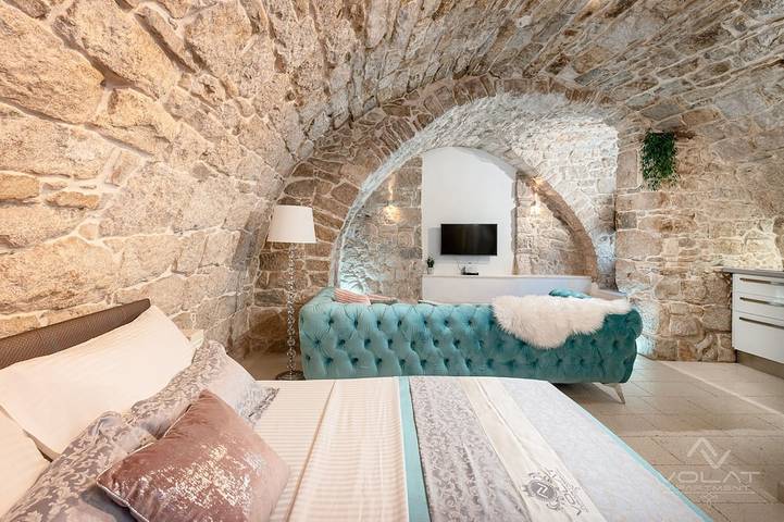 Apartamento entero, Apt de lujo 'Volat' en una bodega tradicional de 200 años de antigüedad; centro de Split in Split, Condado de Split-Dalmacia