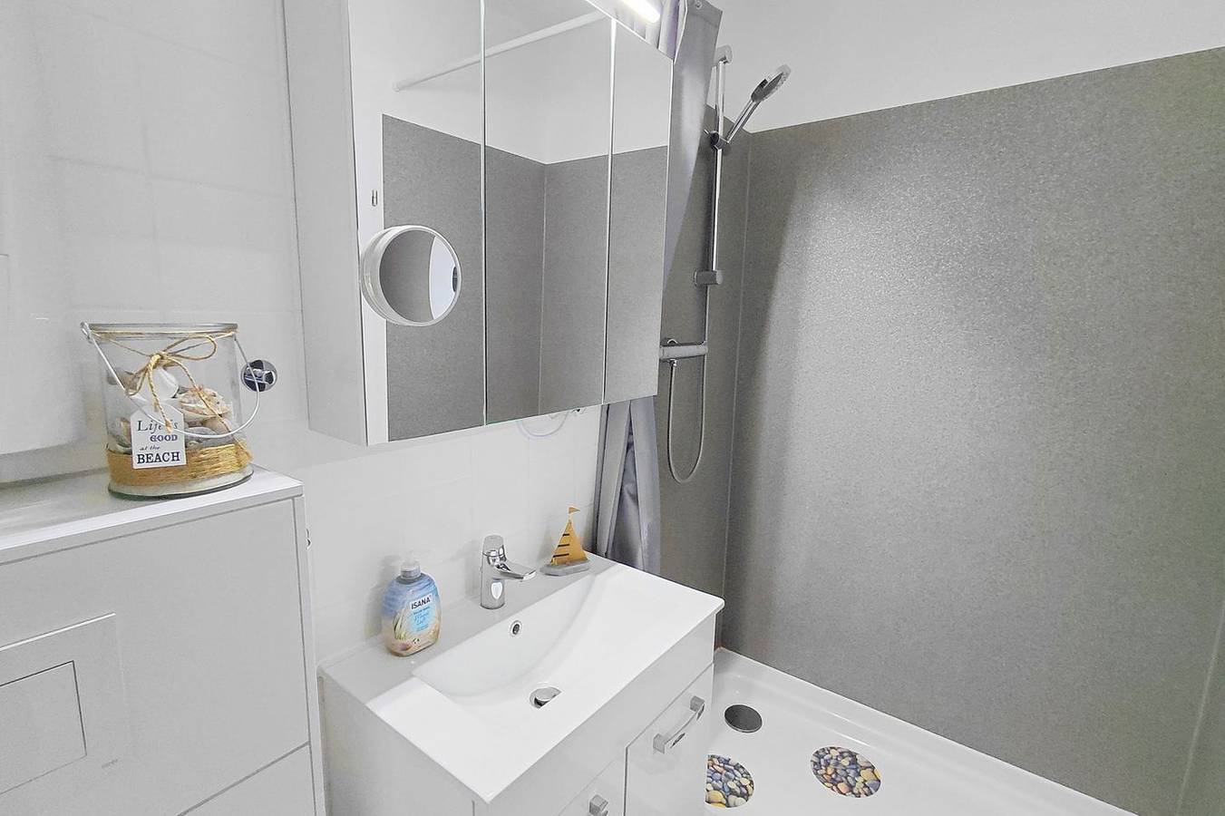 Ganze Wohnung, Komfortable Ferienwohnung mit überdachtem Balkon in der Marina Wendtorf in Wendtorfer Strand, Wendtorf