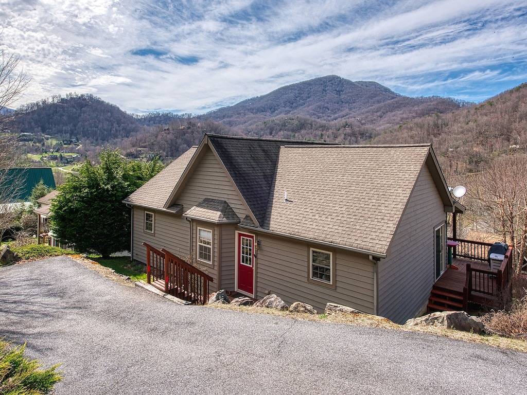 2 Bd 2 Ba Cottage, asphaltierter Zugang, in der Nähe der Stadt, Super Aussicht, Kabel, Wifi, in Maggie Valley, Cataloochee Valley