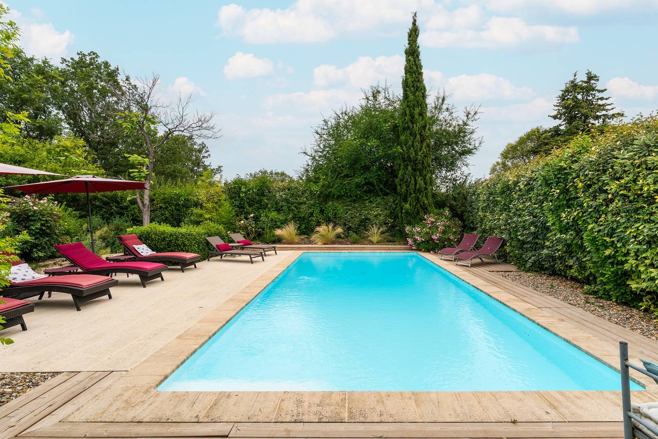 Cottage "Au Coeur Du Vaucluse" with Shared Pool, Private Terrace & Wi-Fi in Malemort-du-Comtat, Parc naturel régional du Mont-Ventoux