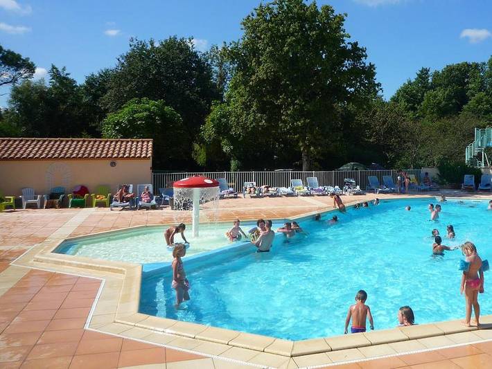 Camping Le Ragis - Mobilhome 4 personnes - Mobil Home Confort - 2 chambres 4 pers in Challans, Vallée de la Loire