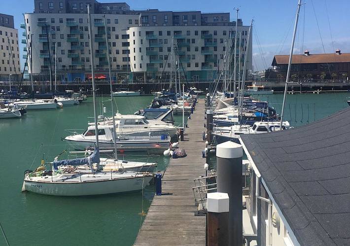 Holiday rental for 2 people, with Balcony and Terrace as well as View in Brighton Marina