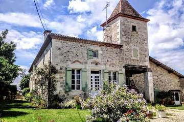 Gîte pour 7 personnes, avec jardin ainsi que piscine et jacuzzi à Bourran