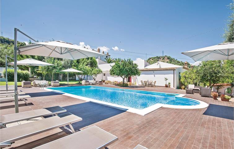 Ferienhaus für 18 Personen, mit Pool und Terrasse in Kalabrien - 2
