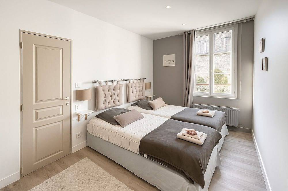 Entire apartment, Family Suite F3 Grant in the heart of Chartres has 55m2 2 bedrooms, parking in Chartres, Chartres region