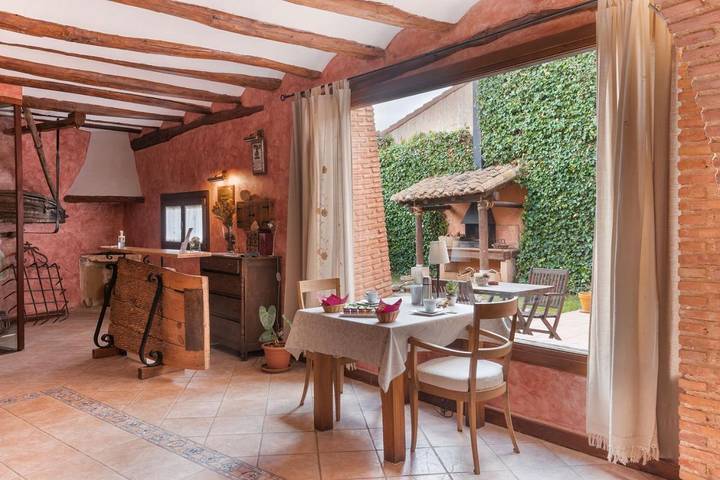 Casa rural para 3 personas, con jardín y jacuzzi en Provincia de Teruel