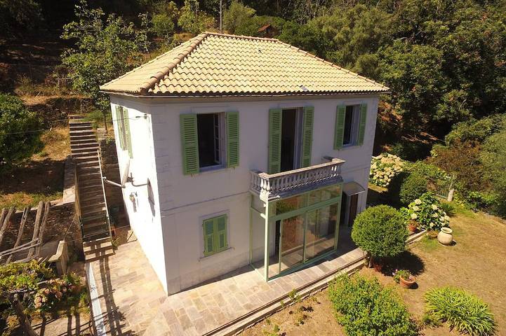 Location de vacances pour 6 personnes, avec jardin à Cagnano