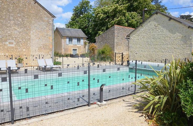 Gîte pour 4 personnes, avec terrasse et jardin ainsi que piscine et jacuzzi à Montamisé - 3