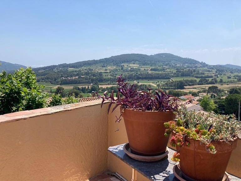 Appartement entier, Three-Bedroom House in La Cadière-d'Azur, Côte méditerranéenne (France)