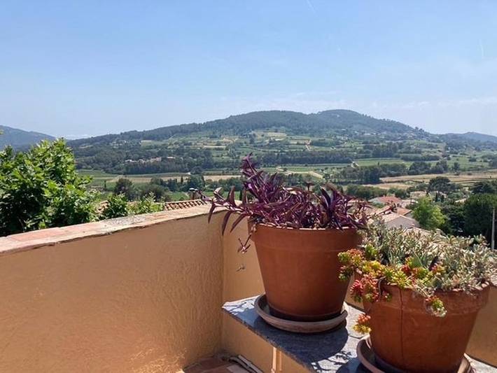 Gîte pour 6 personnes, avec vue et terrasse, animaux acceptés dans Office De Tourisme De La Cadiere D Azur