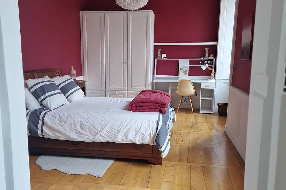 Apartamento entero, Spacioux appartement de style rénové avec grand terrace et parking privée. in Le Puy-en-Velay, Alto Loira