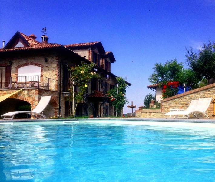 Alloggio in famiglia per 2 persone, con Balcone e Terrazza nonché Giardino e Piscina in Monferrato