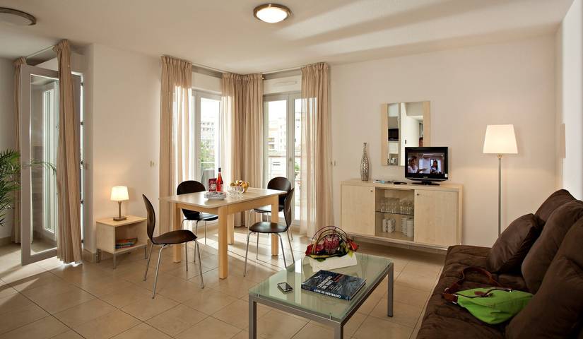 Location de vacances pour 2 personnes, avec Balcon et Piscine à Cagnes-sur-Mer