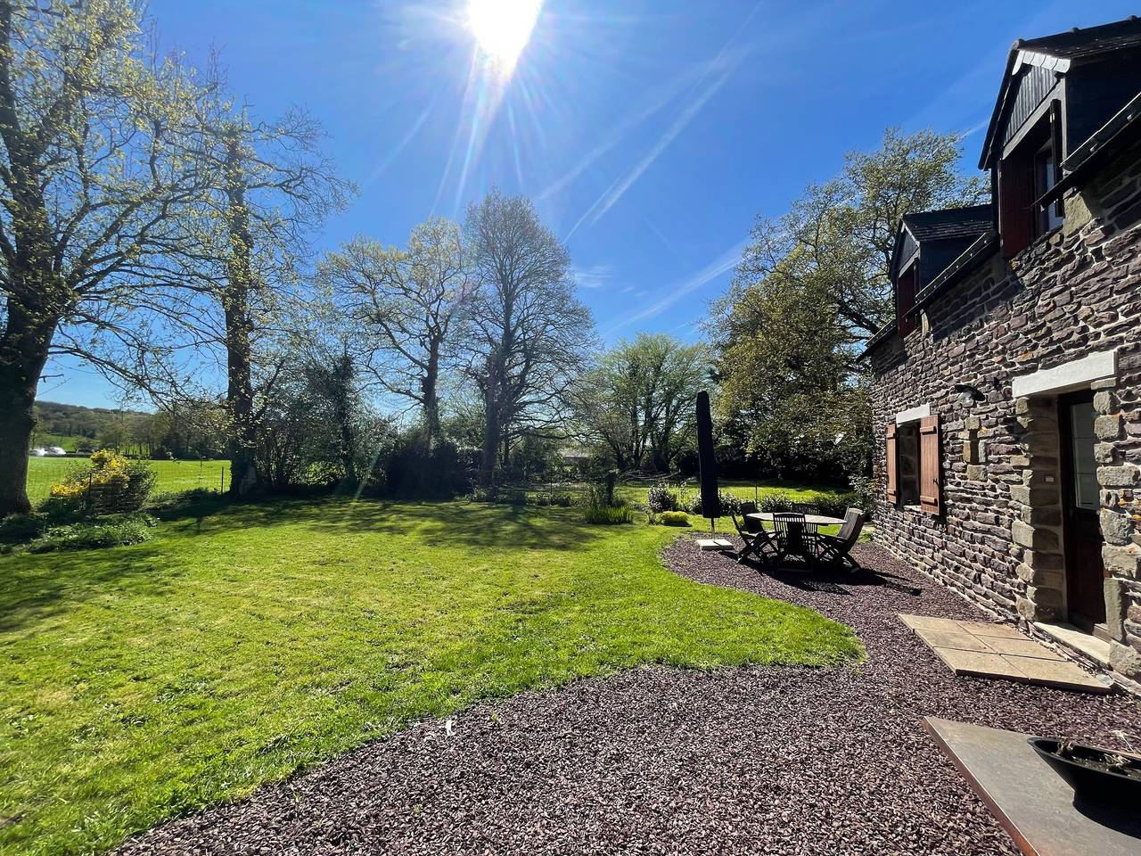 Maison de vacances 'La Table Carrée - Brocéliande' avec terrasse privée, jardin privé et Wi-Fi in Tréhorenteuc, Région de Vannes