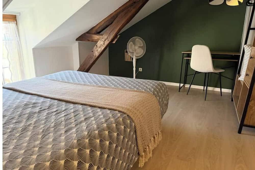 Ganze Wohnung, Apartment No. 6 • Charming Studio Apartment • Cozy & Unique in Saint-Amand-Montrond