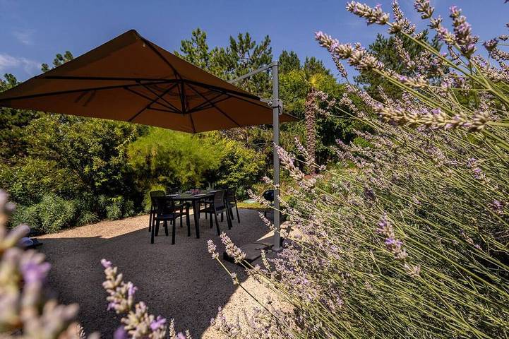 Maison de vacances pour 4 personnes, avec terrasse ainsi que jardin et piscine - 1