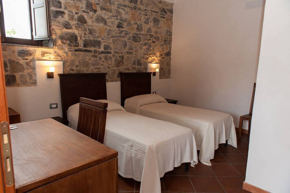 Weißdorn, die größte Einheit, geeignet für eine Familie oder eine Gruppe von Freunden. in Collesano, Palermo Provinz