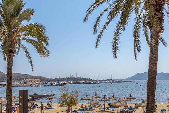 Appartement entier, Appartement de plage 'Daniela' avec vue sur la mer, climatisation, balcon et Wi-Fi. in Port de Pollença, Pollença