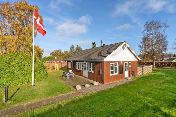 Ferieudlejning for 5 personer, med terrasse, husdyr tilladt i Egense