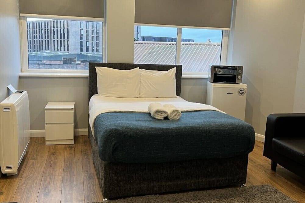 Entire apartment, Superior Double Studio Apartment in Leicester, Heart of England