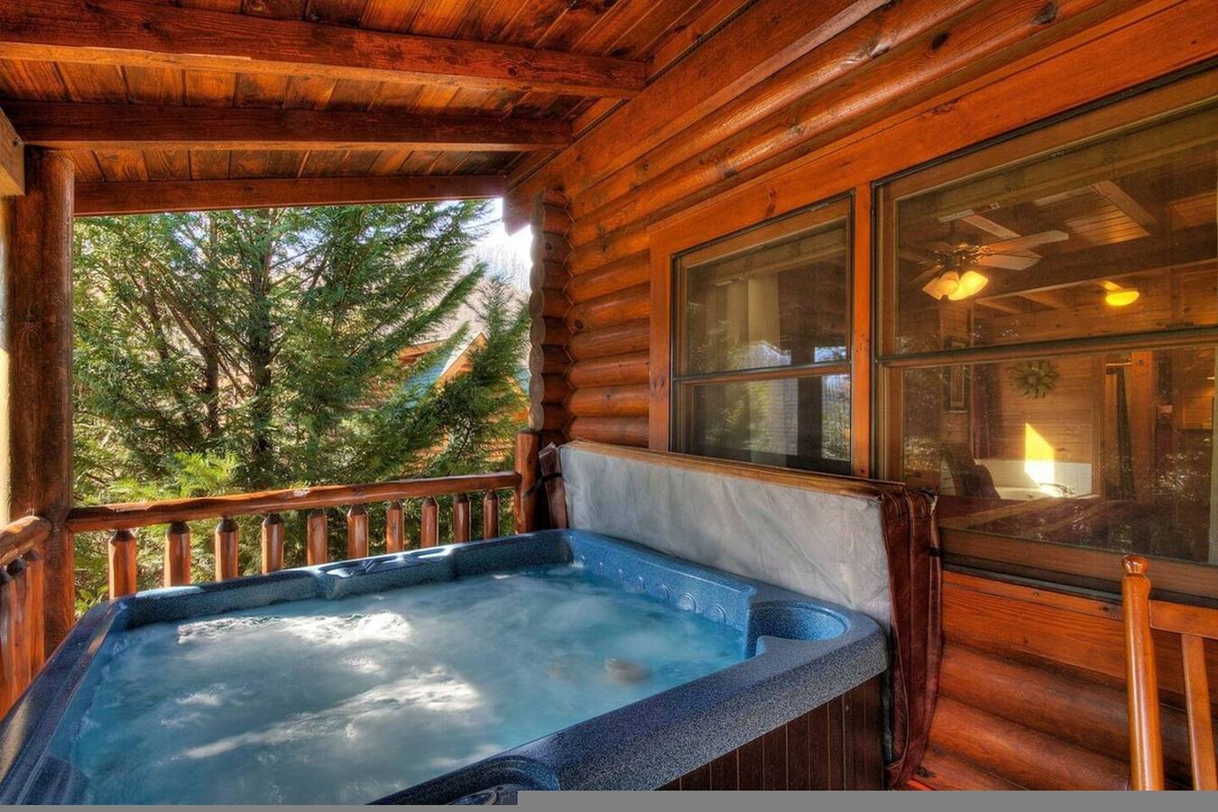 Entire apartment, Gorgeous Cabin Hot Tub, Fireplace, Great Location in Cove Creek Cascades, Sevier County