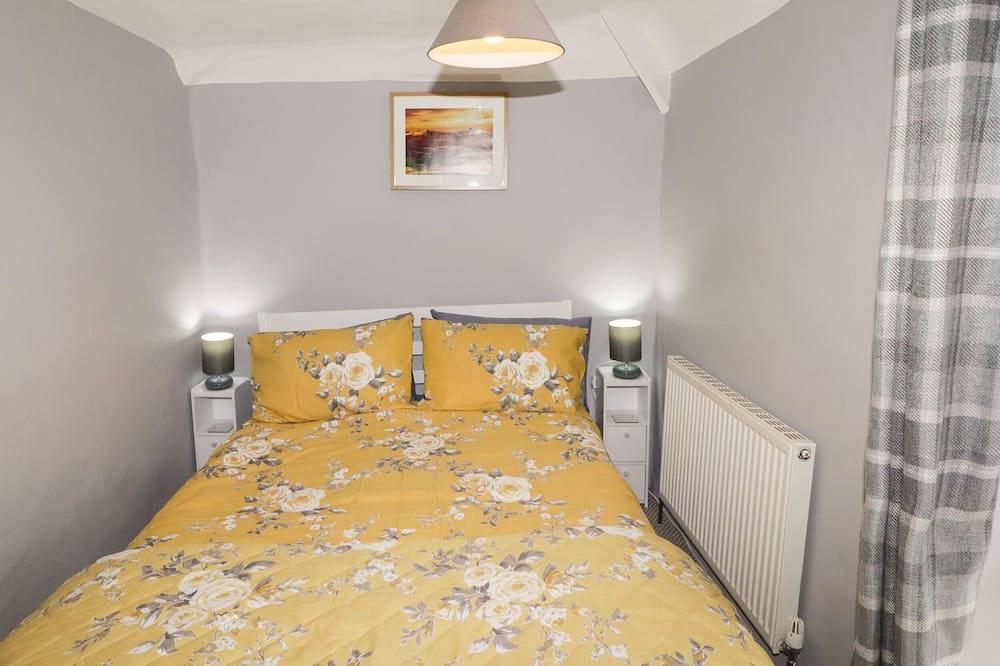 Kooky Cottage, pet friendly, with open fire in Brecon in Brecon, Brecon Beacons