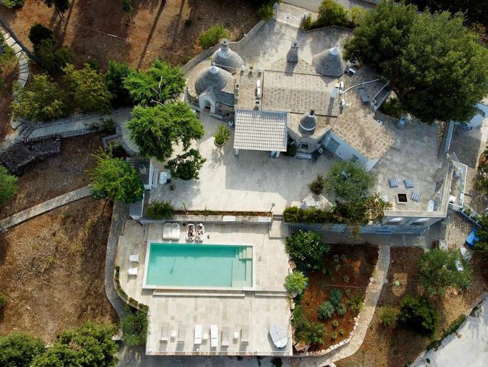 B&b per 2 persone, con piscina e idromassaggio nonché terrazza e giardino in Locorotondo
