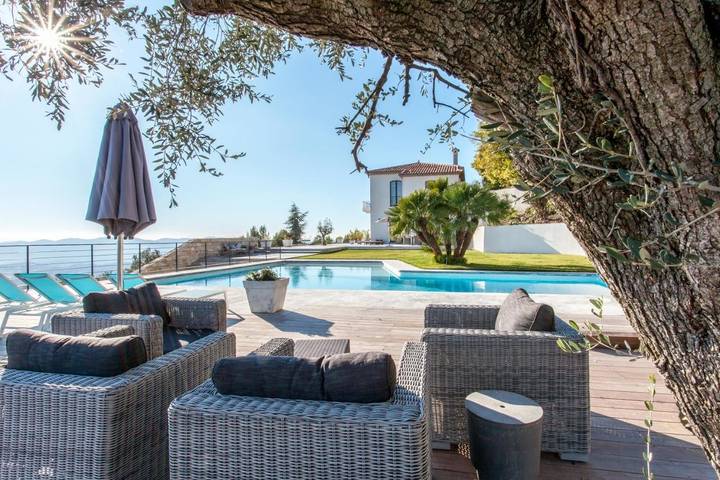Villa per 8 persone, con piscina e panorama nonché giardino a Grasse
