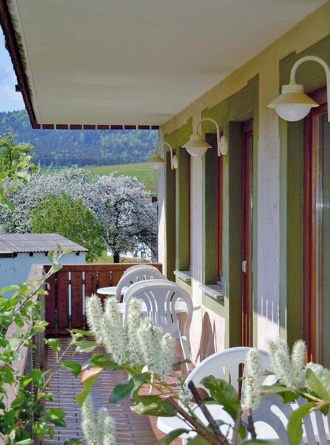 Hotel für 2 Personen, mit Balkon und Terrasse sowie Whirlpool und Garten in Weiding