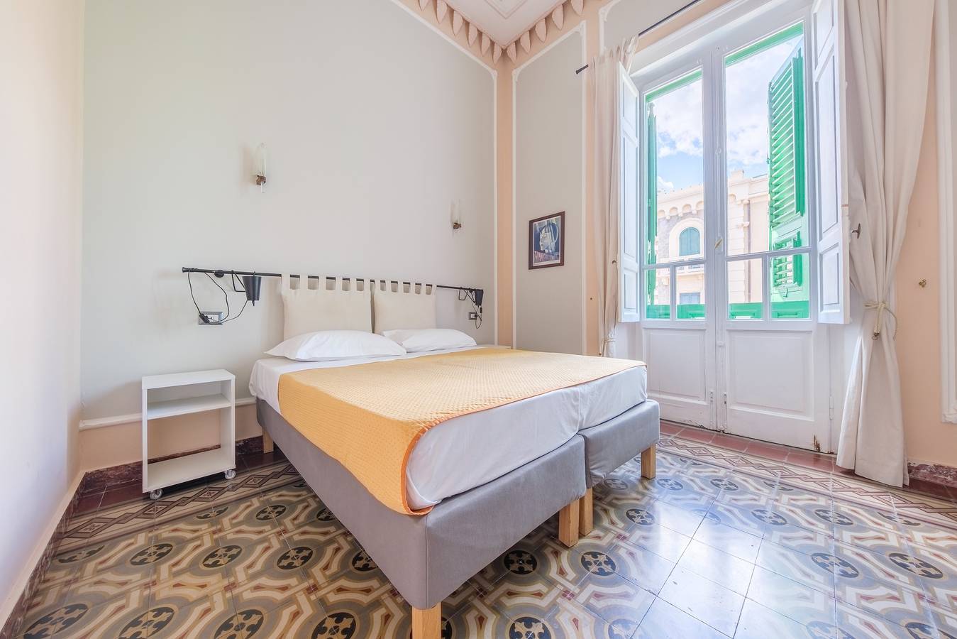 Chambre d'époque '1921' avec balcon in Messina, Province de Messina