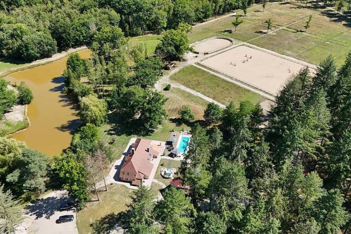 Location de vacances pour 10 personnes à La Ferté-Saint-Aubin