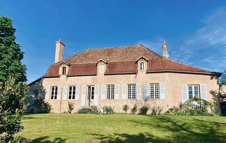 Cottage pour 2 personnes, avec terrasse ainsi que jardin et vue à Bourg-le-Comte