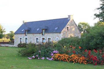Gîte pour 4 personnes, avec jardin à Hénansal