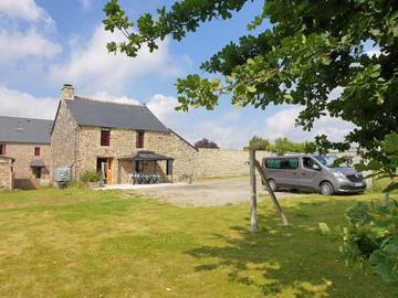 Gîte pour 8 personnes, avec jacuzzi et jardin ainsi que terrasse et sauna en Bretagne