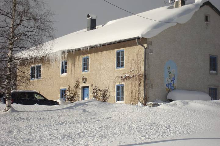 Gîte pour 4 personnes, avec terrasse dans Lac des Rousses
