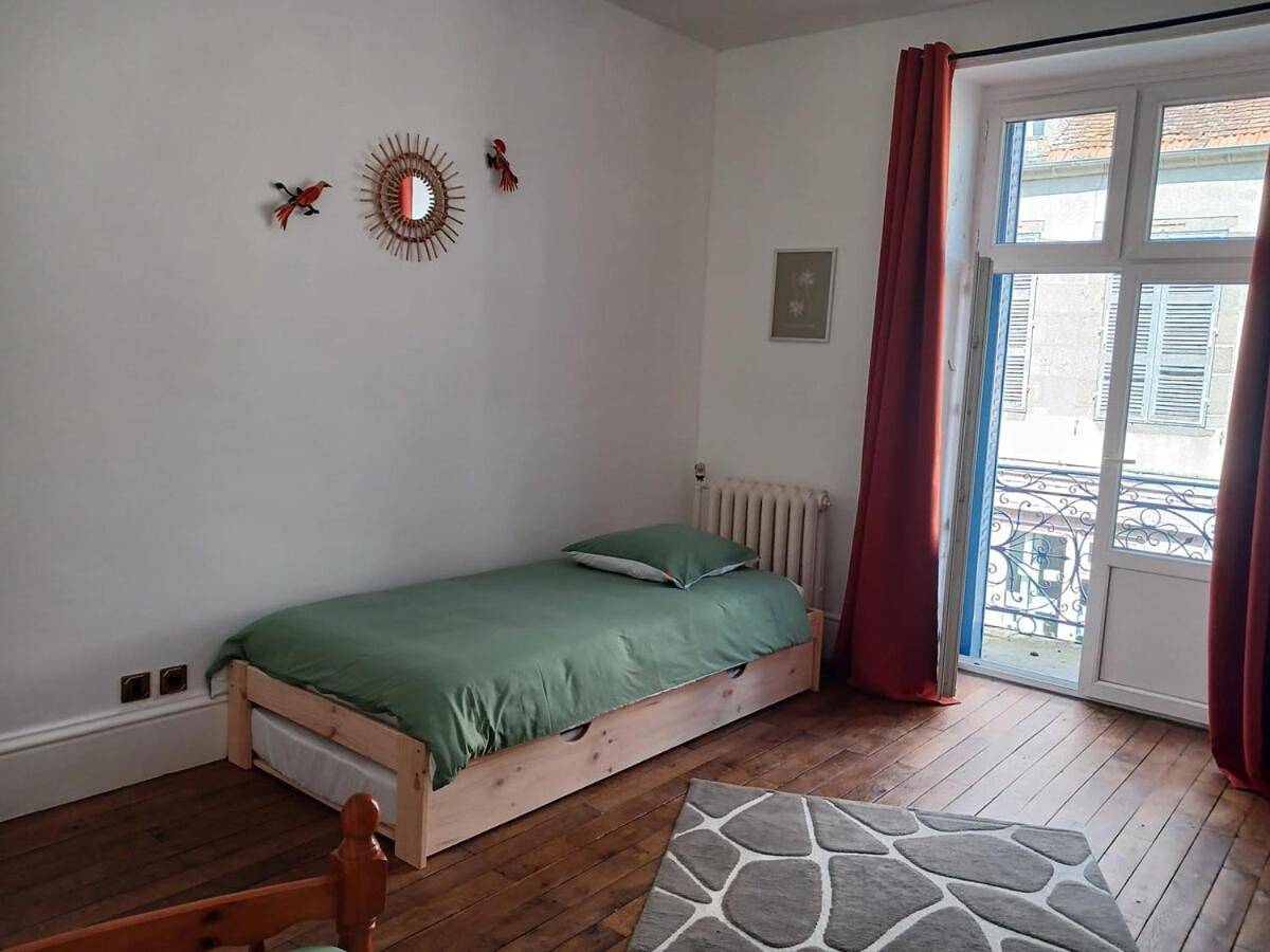 Maison familiale en centre bourg in Ahun, Région de Guéret