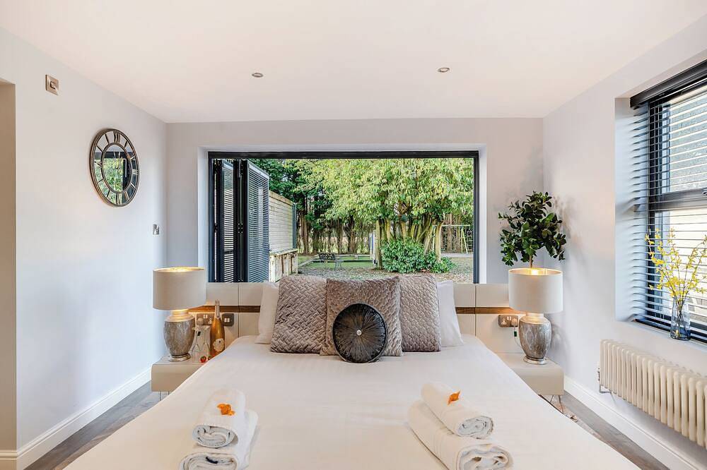 5 bedroom accommodation in Bowness-on-Solway in Cumbria