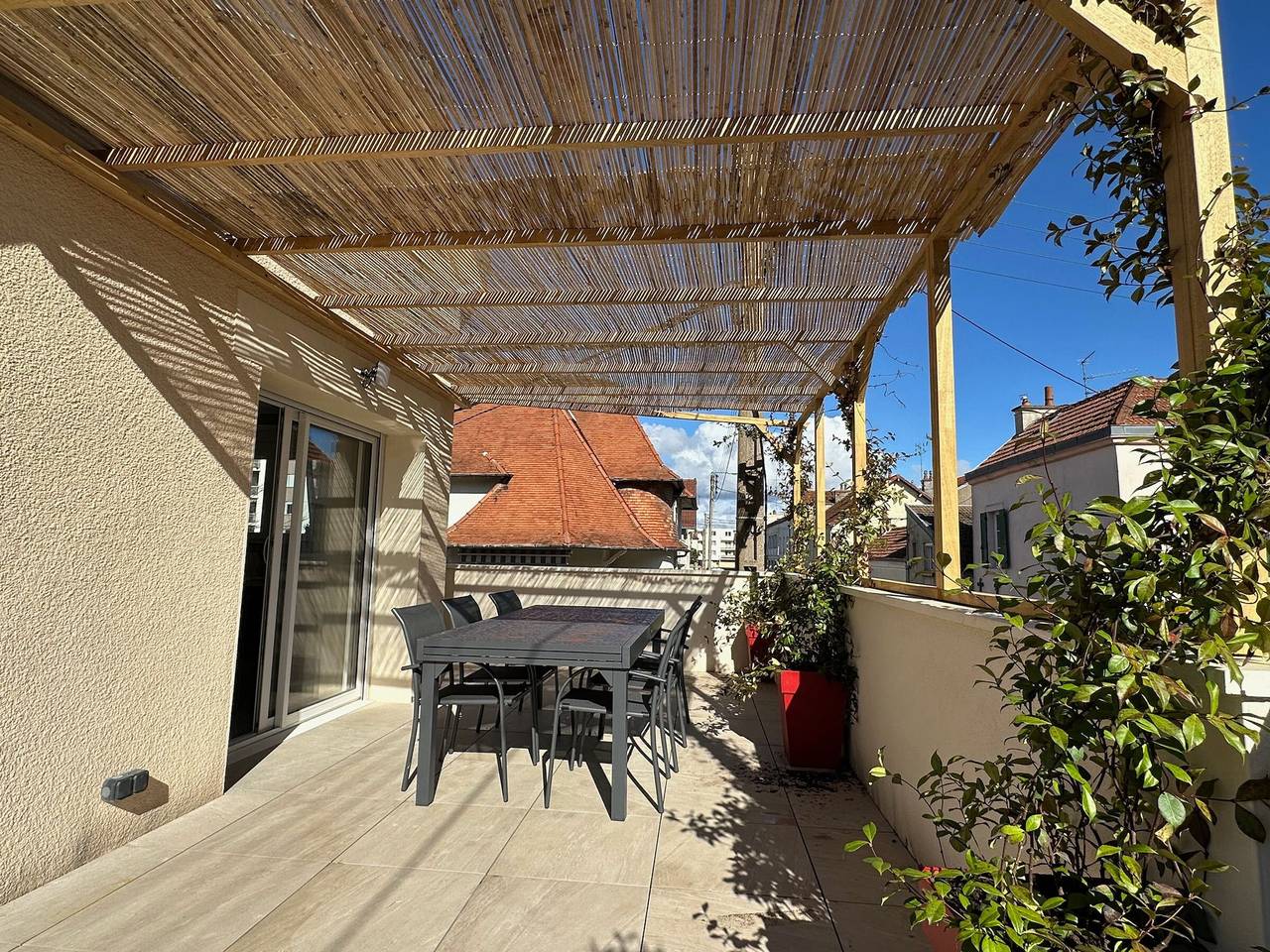 Geräumige Wohnung mit großer Terrasse und Garage in Dijon in Dijon, Dijon und Umgebung