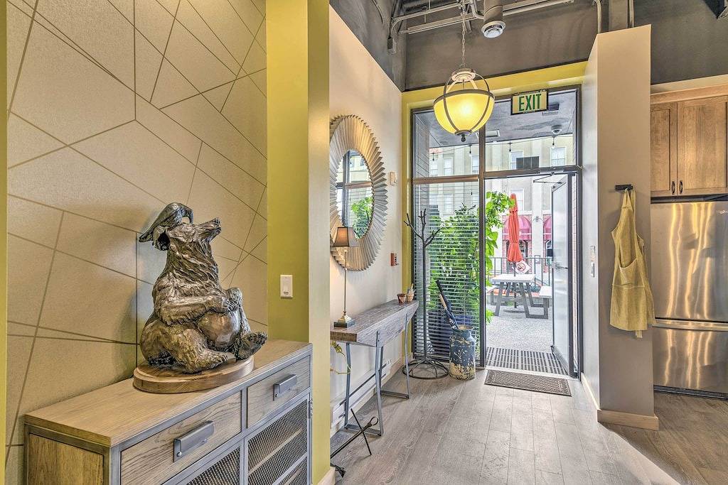 Ganze Wohnung, Modern Downtown Apt - Walk to Parks + Cafes! in Anchorage, Alaska