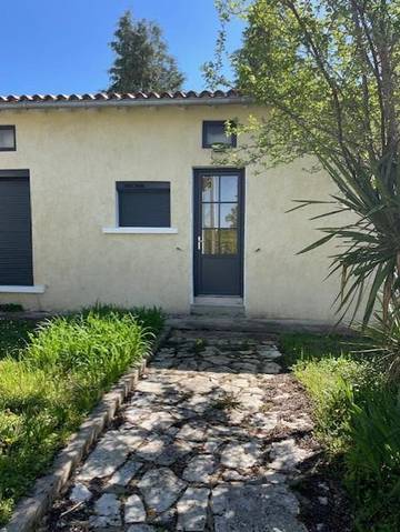 Gîte pour 8 personnes, avec piscine et terrasse à Ribérac