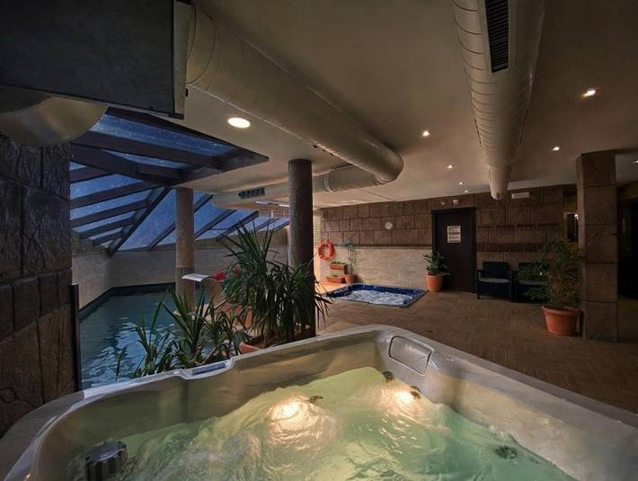 Apartamento de vacaciones para 5 personas, con piscina además de jardín y jacuzzi - 1