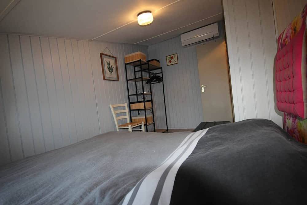 Nice corner villa located with airco in Les Tamaris (pool extra fees), 2 bedrooms, Wifi, 500 from... in Portiragnes Plage, Portiragnes