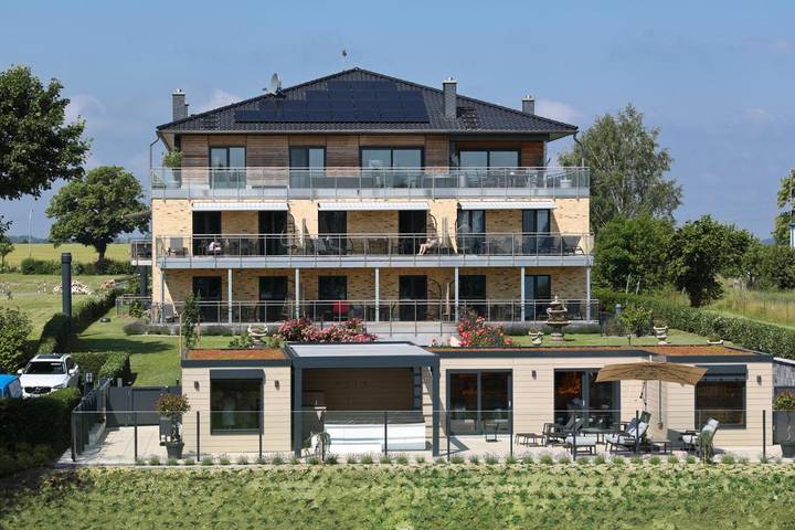 Apartmenthotel für 4 Personen, mit Balkon und Whirlpool sowie Terrasse und Garten