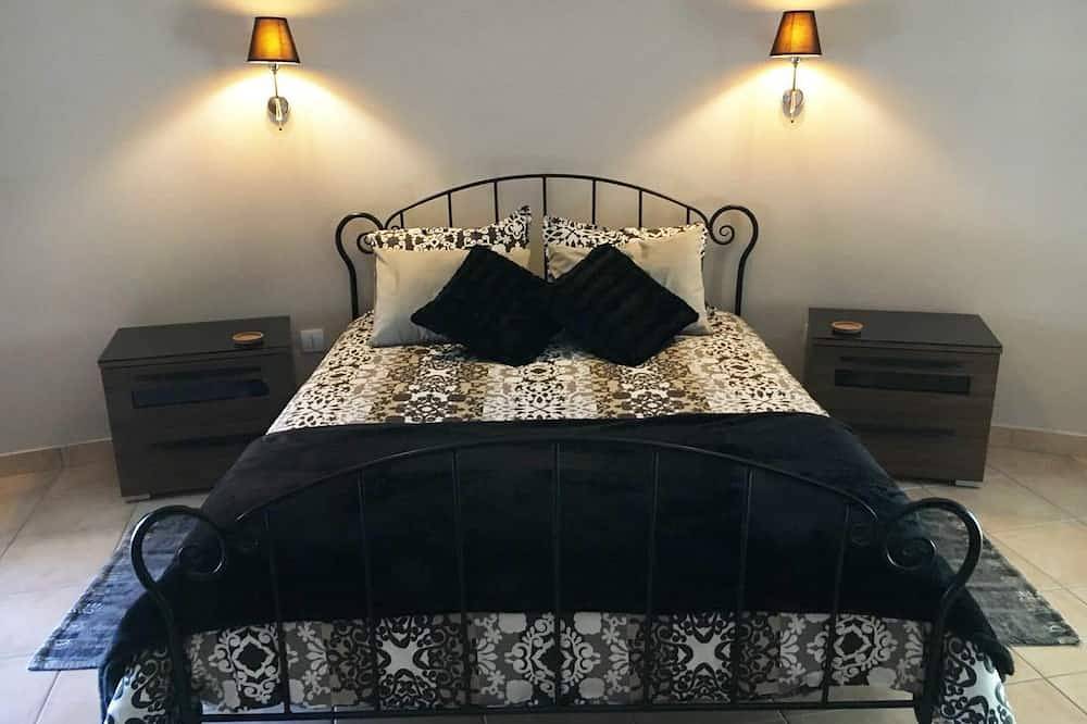 Ganze Wohnung, Very spacious and well-lit corner 3 bedroom apartment in Marsaxlokk, sleeps 6 in Marsaxlokk, Insel Malta